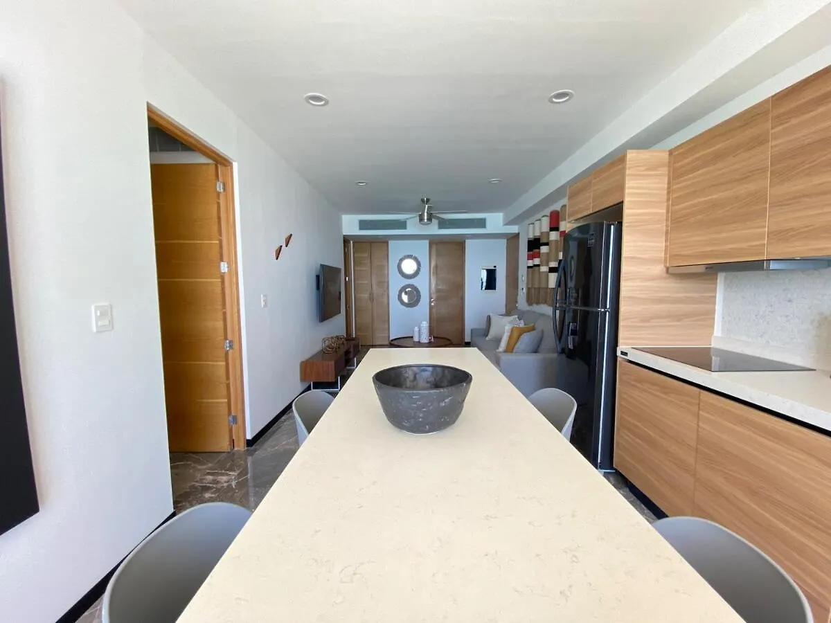 Apartment Ocean Front! Amazing Rooftop Pool, Walk To Fifth! Playa del Carmen