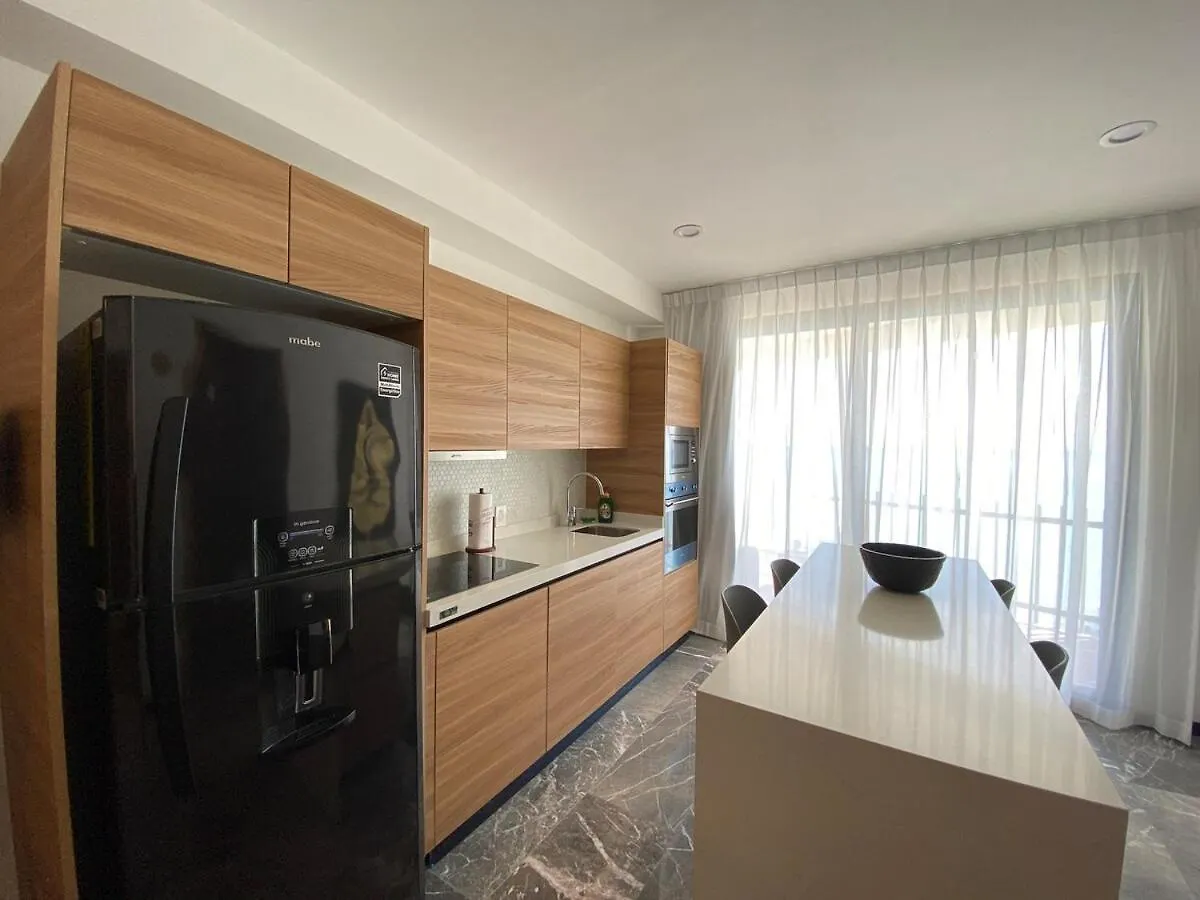 Ocean Front! Amazing Rooftop Pool, Walk To Fifth! Playa del Carmen Apartment
