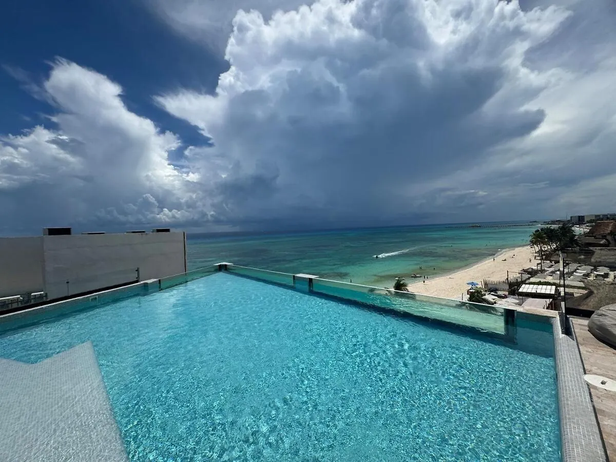 Ocean Front! Amazing Rooftop Pool, Walk To Fifth! Playa del Carmen