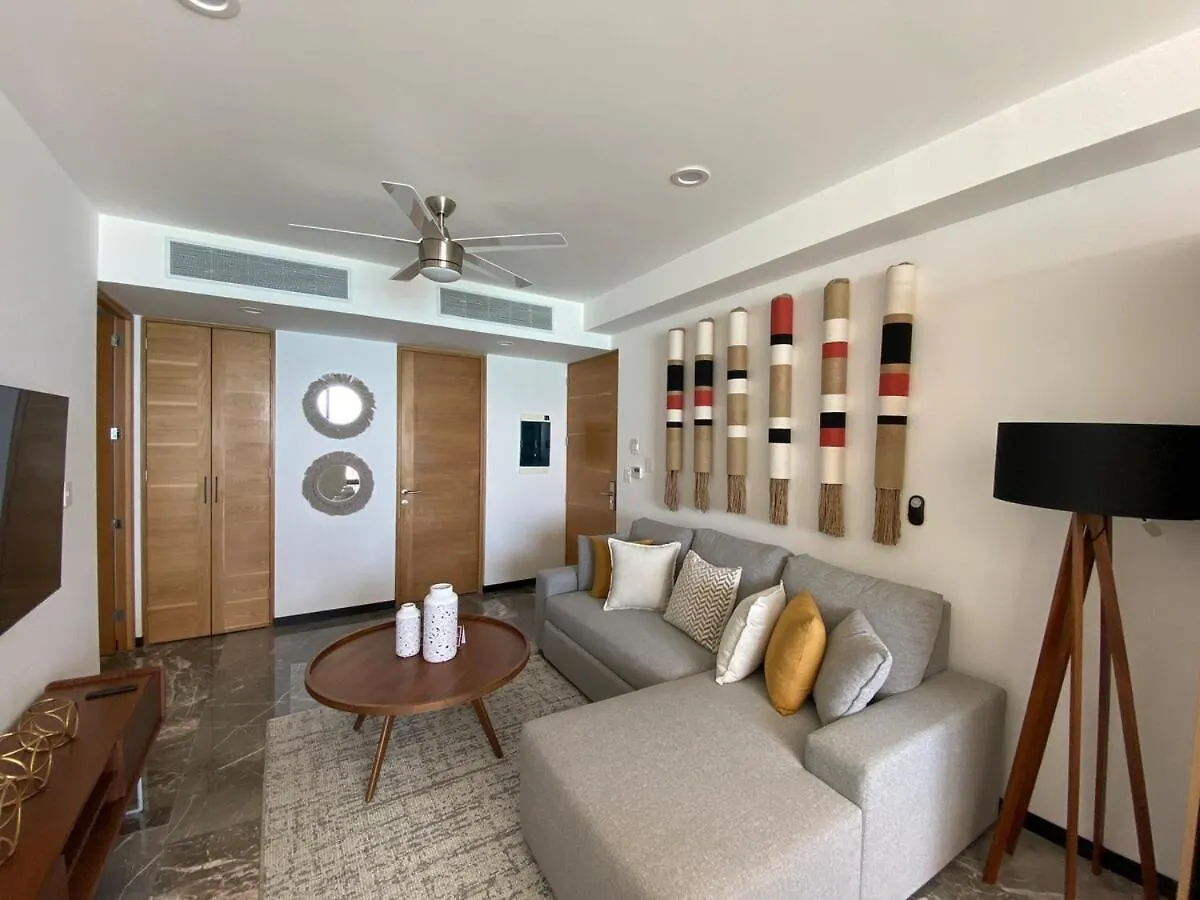Apartment Ocean Front! Amazing Rooftop Pool, Walk To Fifth! Playa del Carmen Mexico