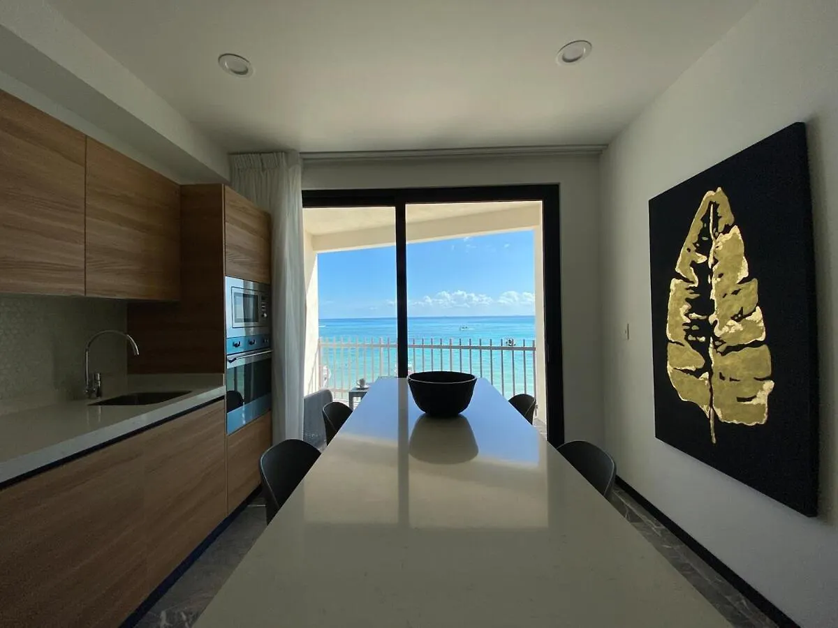 Ocean Front! Amazing Rooftop Pool, Walk To Fifth! Playa del Carmen