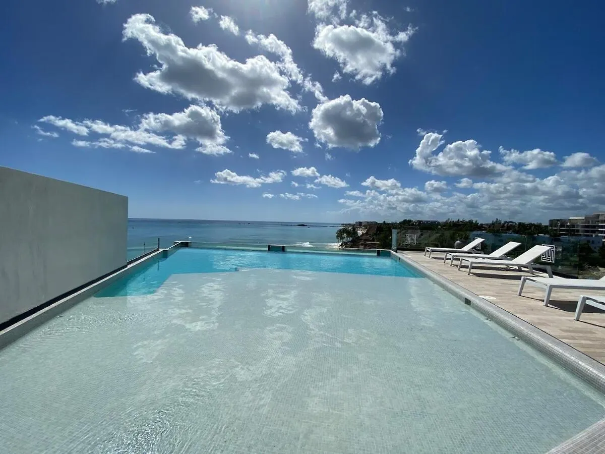 Apartment Ocean Front! Amazing Rooftop Pool, Walk To Fifth! Playa del Carmen