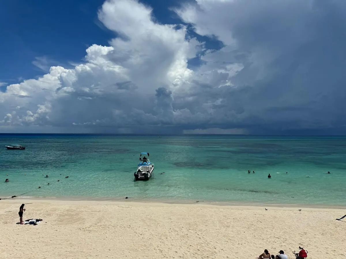 Ocean Front! Amazing Rooftop Pool, Walk To Fifth! Playa del Carmen Mexico