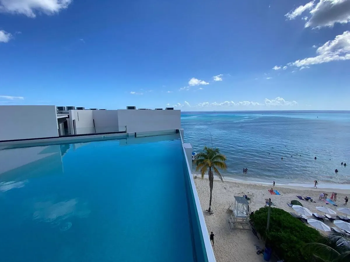 Apartment Ocean Front! Amazing Rooftop Pool, Walk To Fifth! Playa del Carmen