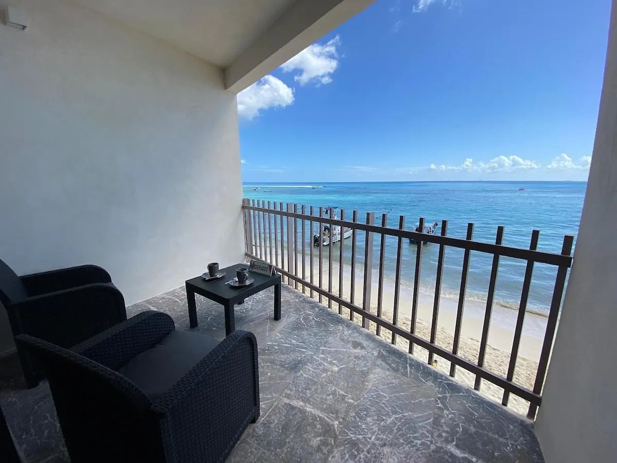 Ocean Front! Amazing Rooftop Pool, Walk To Fifth! Playa del Carmen Mexico