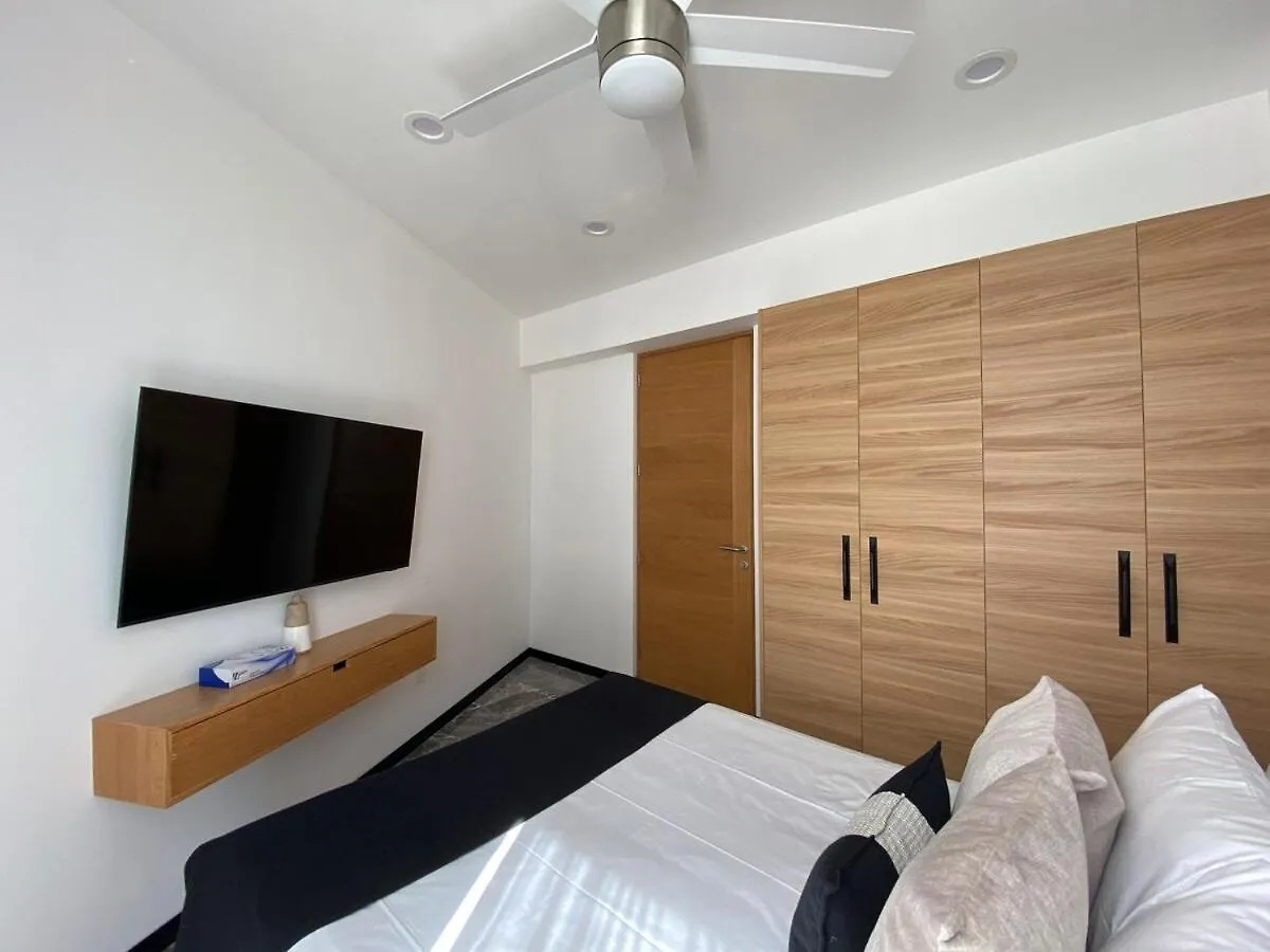 Apartment Ocean Front! Amazing Rooftop Pool, Walk To Fifth! Playa del Carmen