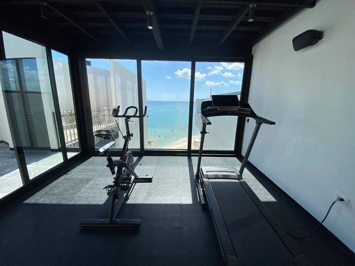 Ocean Front! Amazing Rooftop Pool, Walk To Fifth! Playa del Carmen