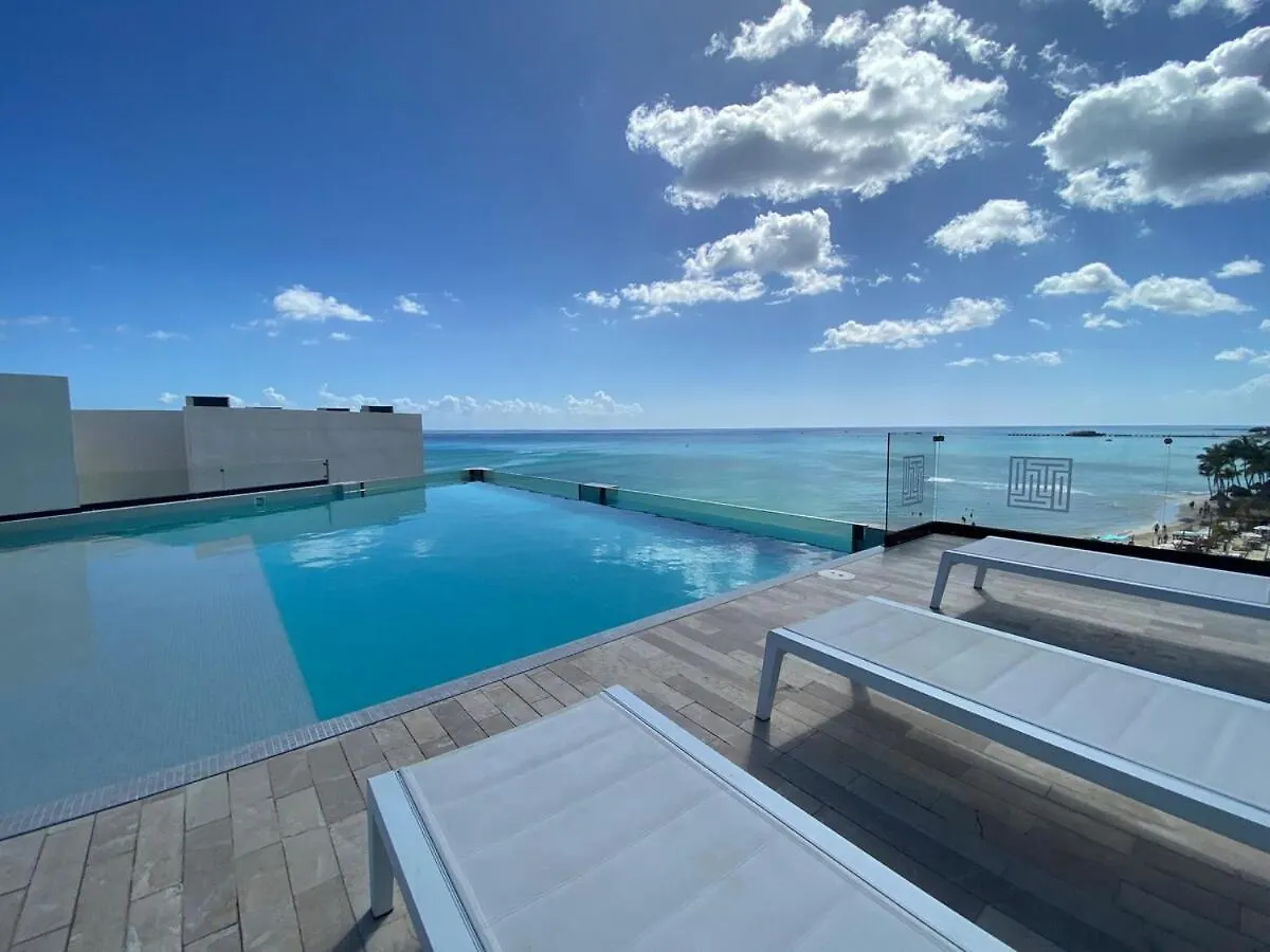 Ocean Front! Amazing Rooftop Pool, Walk To Fifth! Playa del Carmen