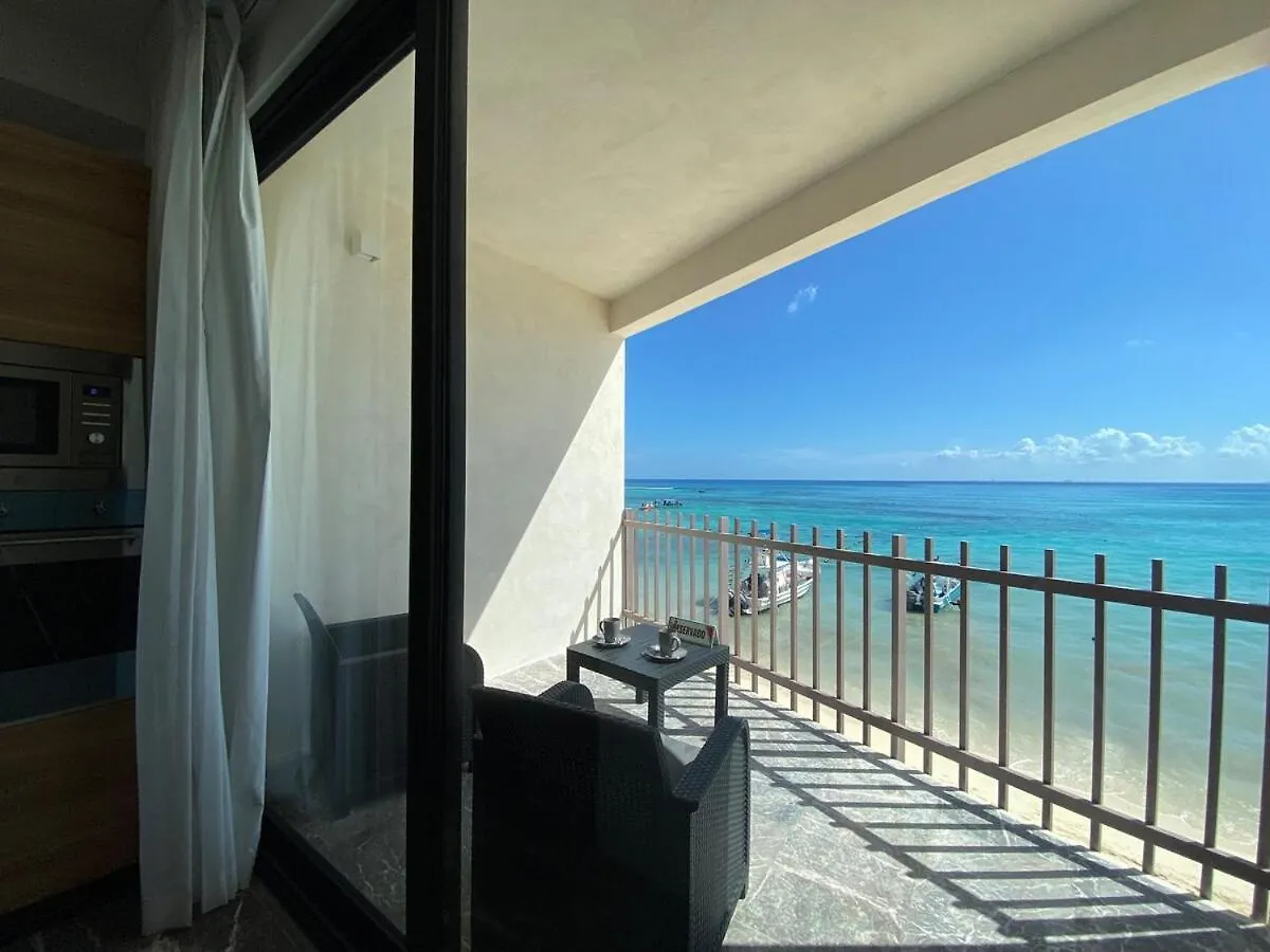 Ocean Front! Amazing Rooftop Pool, Walk To Fifth! Playa del Carmen
